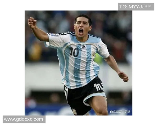 被包夹最多的足球明星揭示了防守战术的演变与球场上的传奇对决